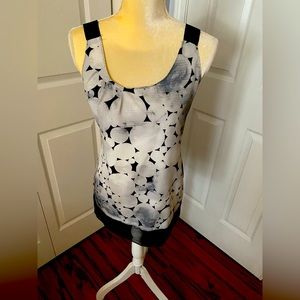 Simply Vera Sleeveless gray and black top